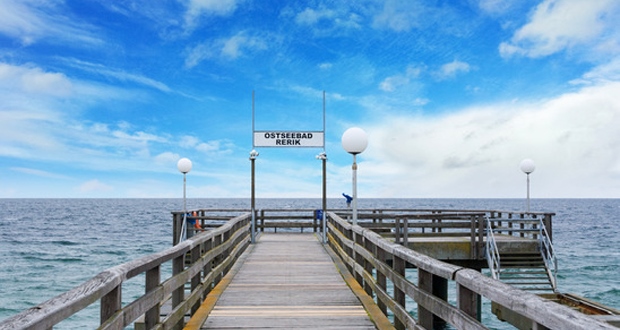 Urlaubsort an der Ostsee mit Seebrücke